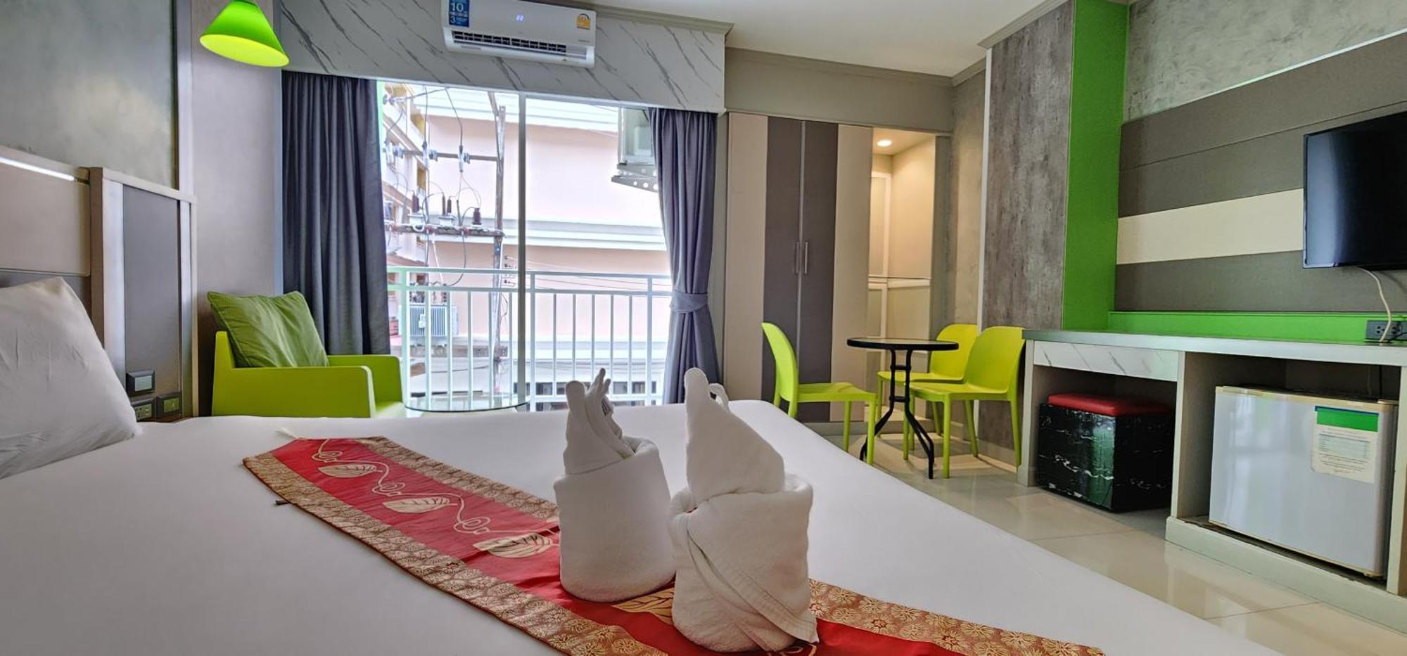 Issara Patong Beach Eksteriør billede