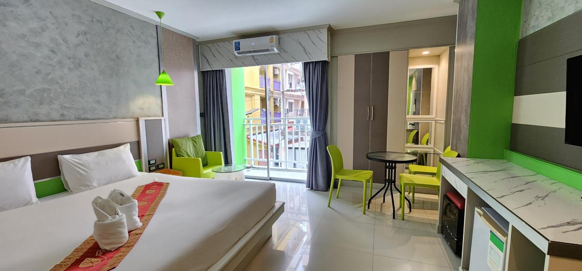 Issara Patong Beach Eksteriør billede
