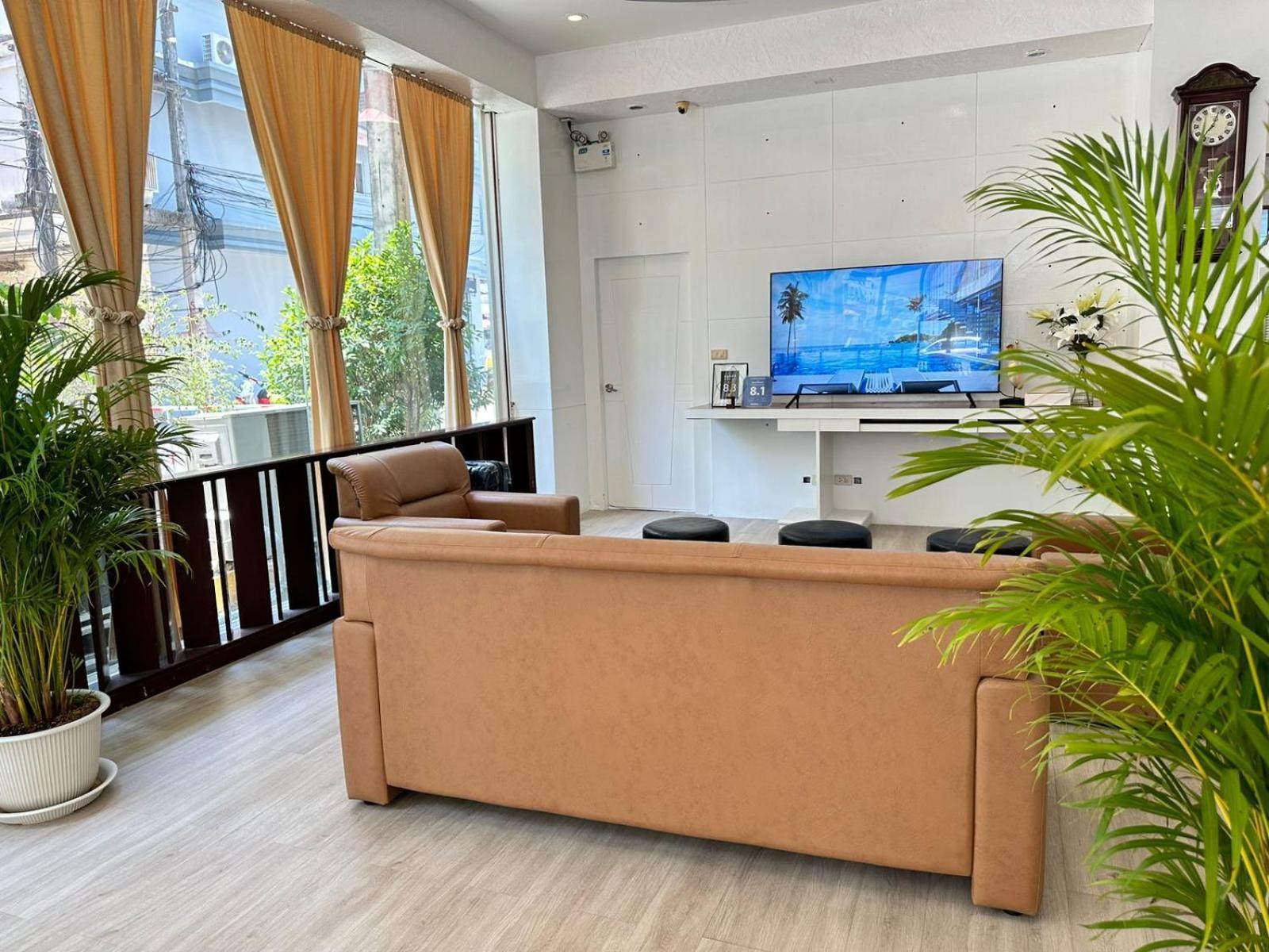 Issara Patong Beach Eksteriør billede