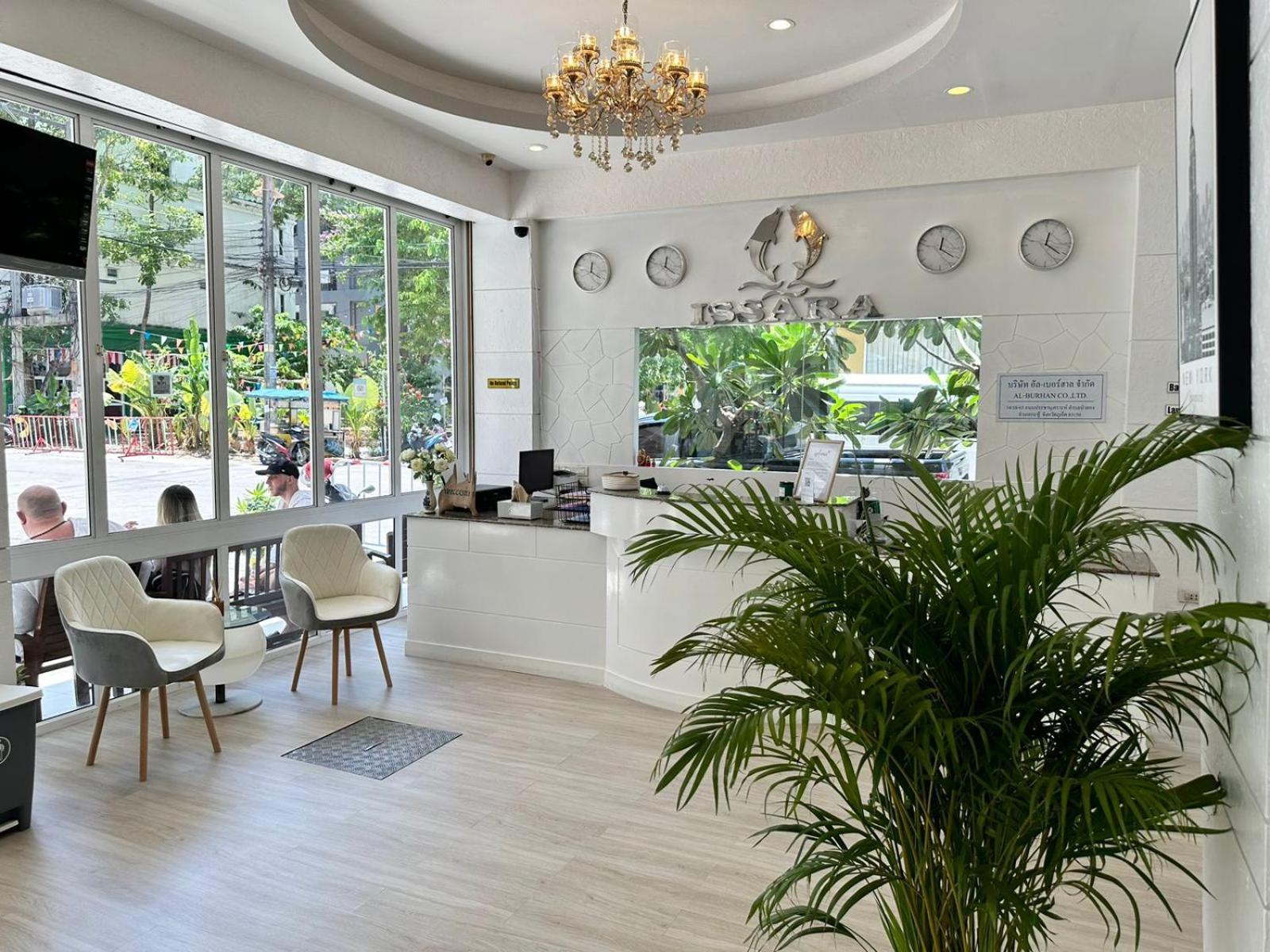 Issara Patong Beach Eksteriør billede
