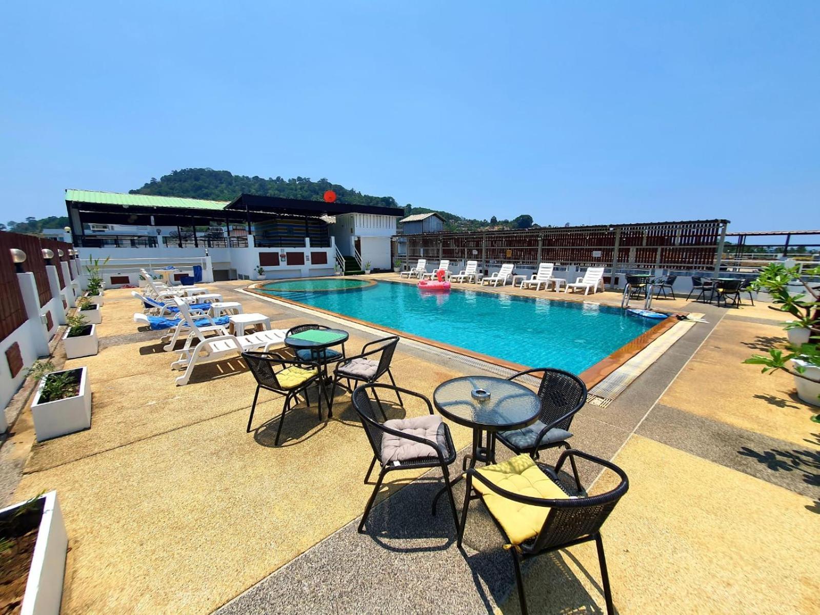 Issara Patong Beach Eksteriør billede