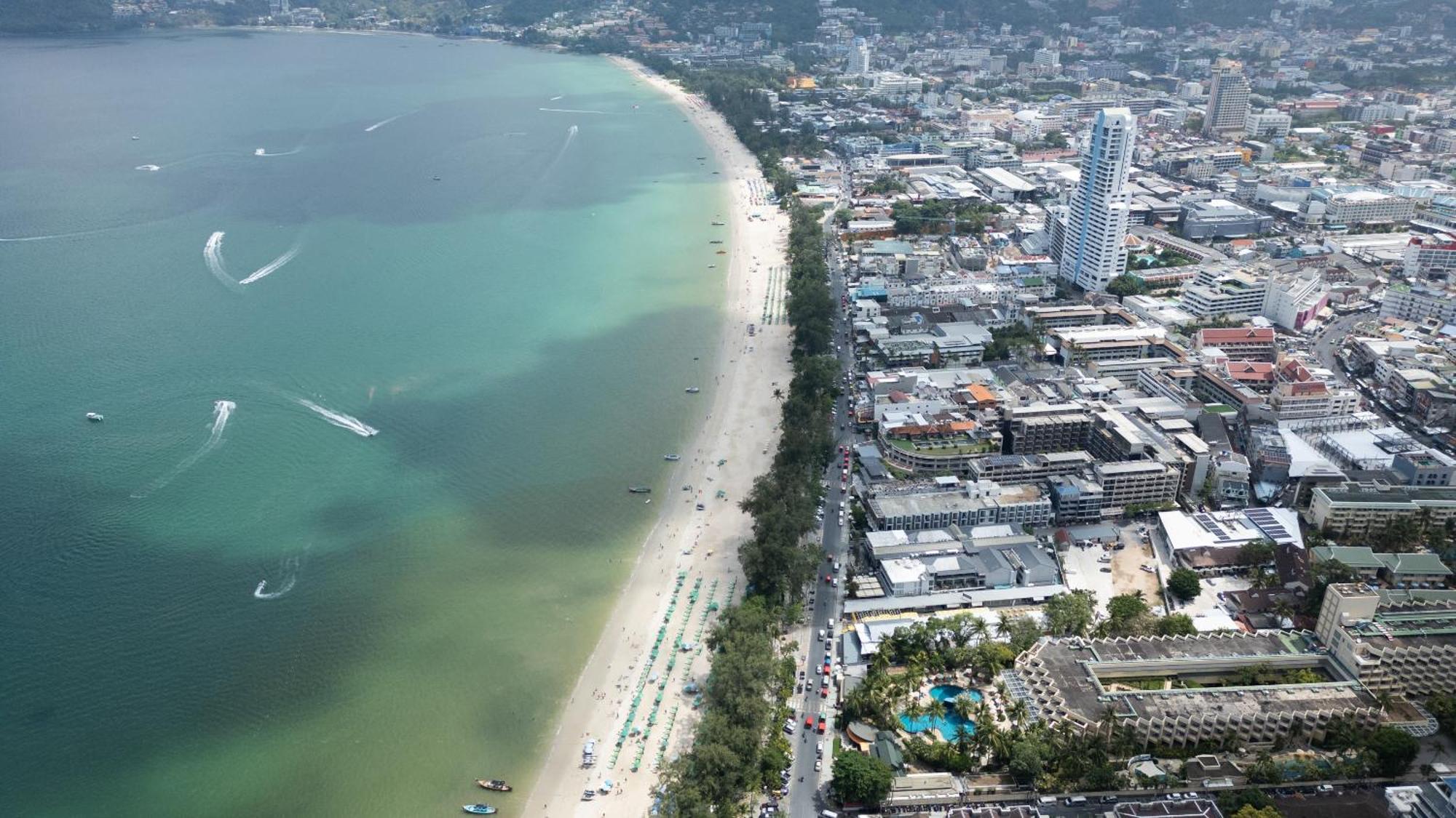 Issara Patong Beach Eksteriør billede