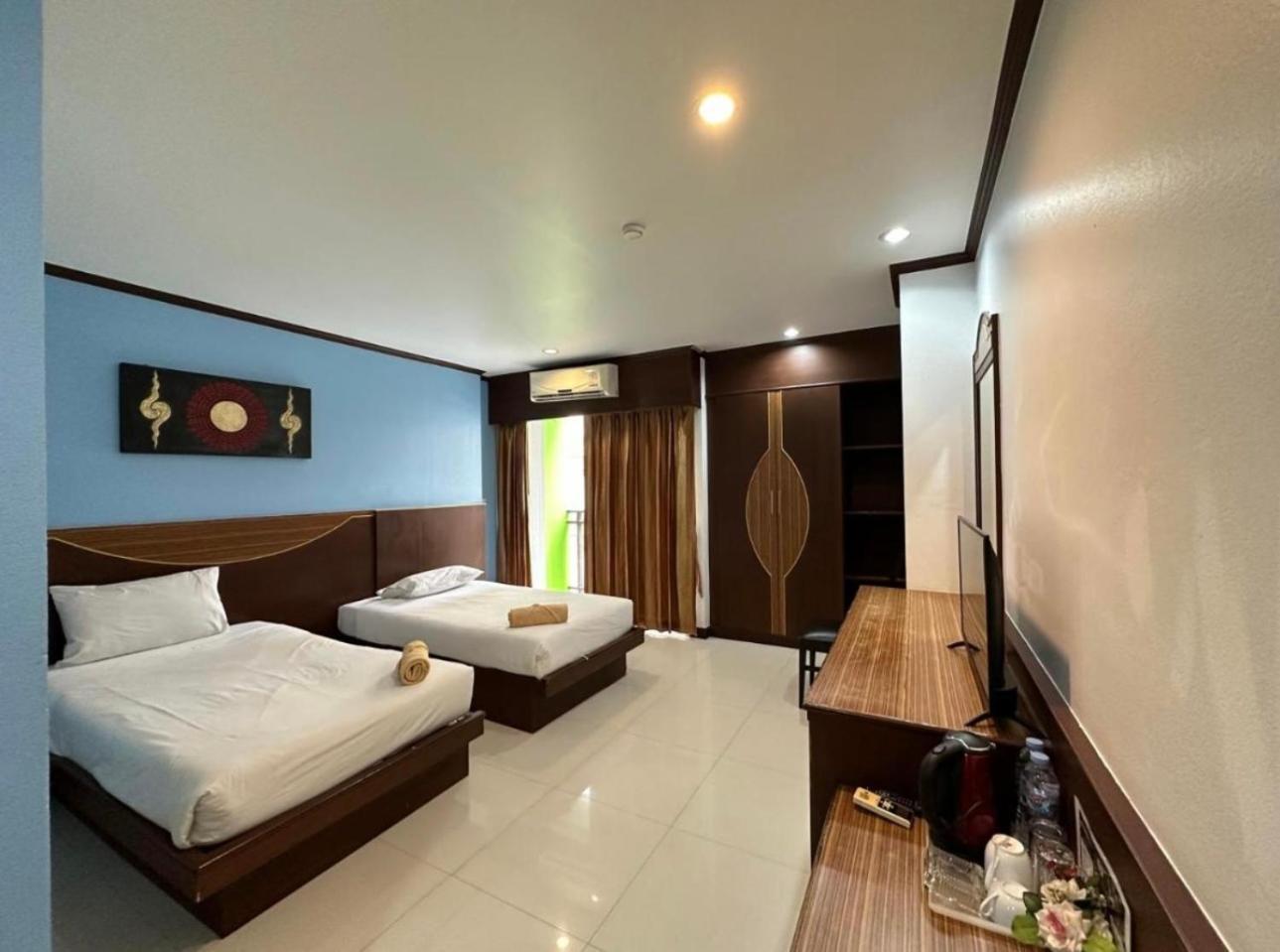 Issara Patong Beach Eksteriør billede