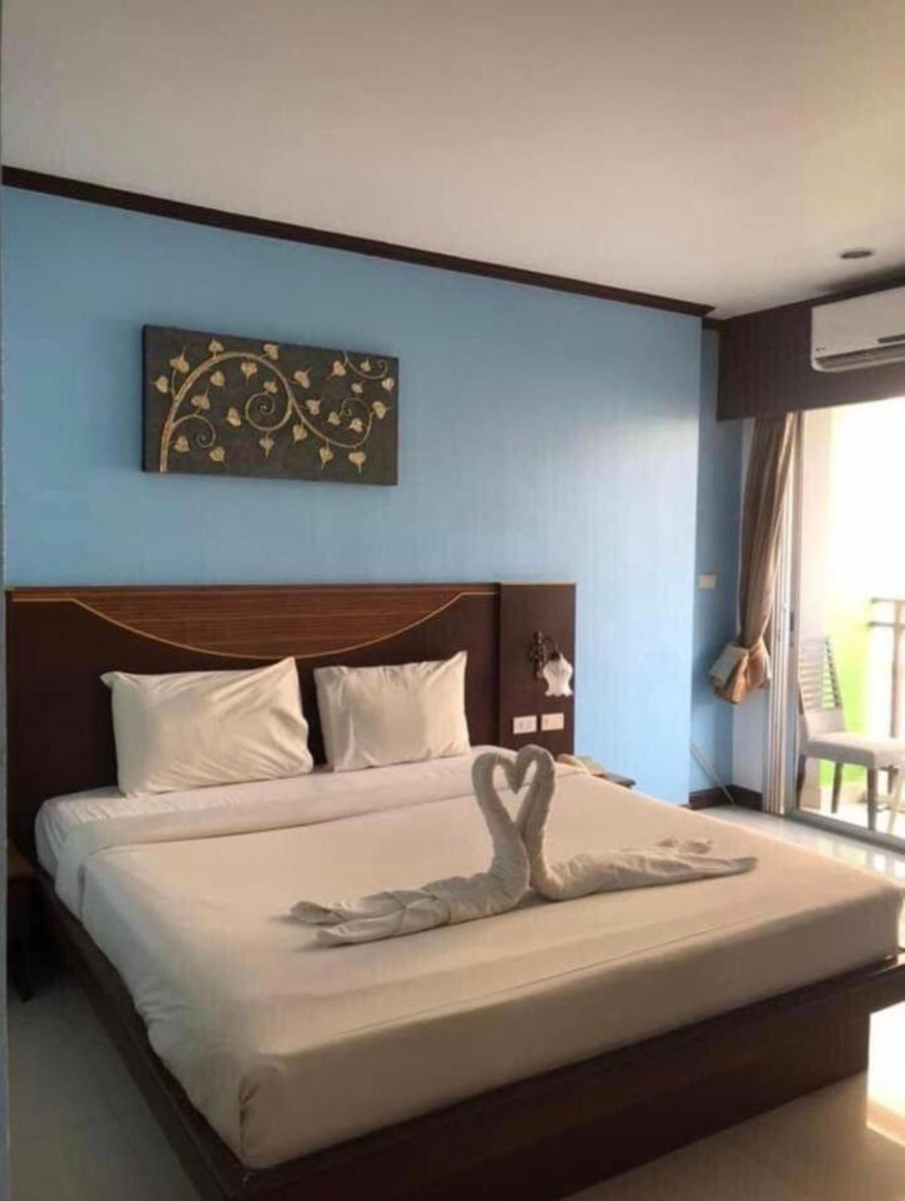 Issara Patong Beach Eksteriør billede