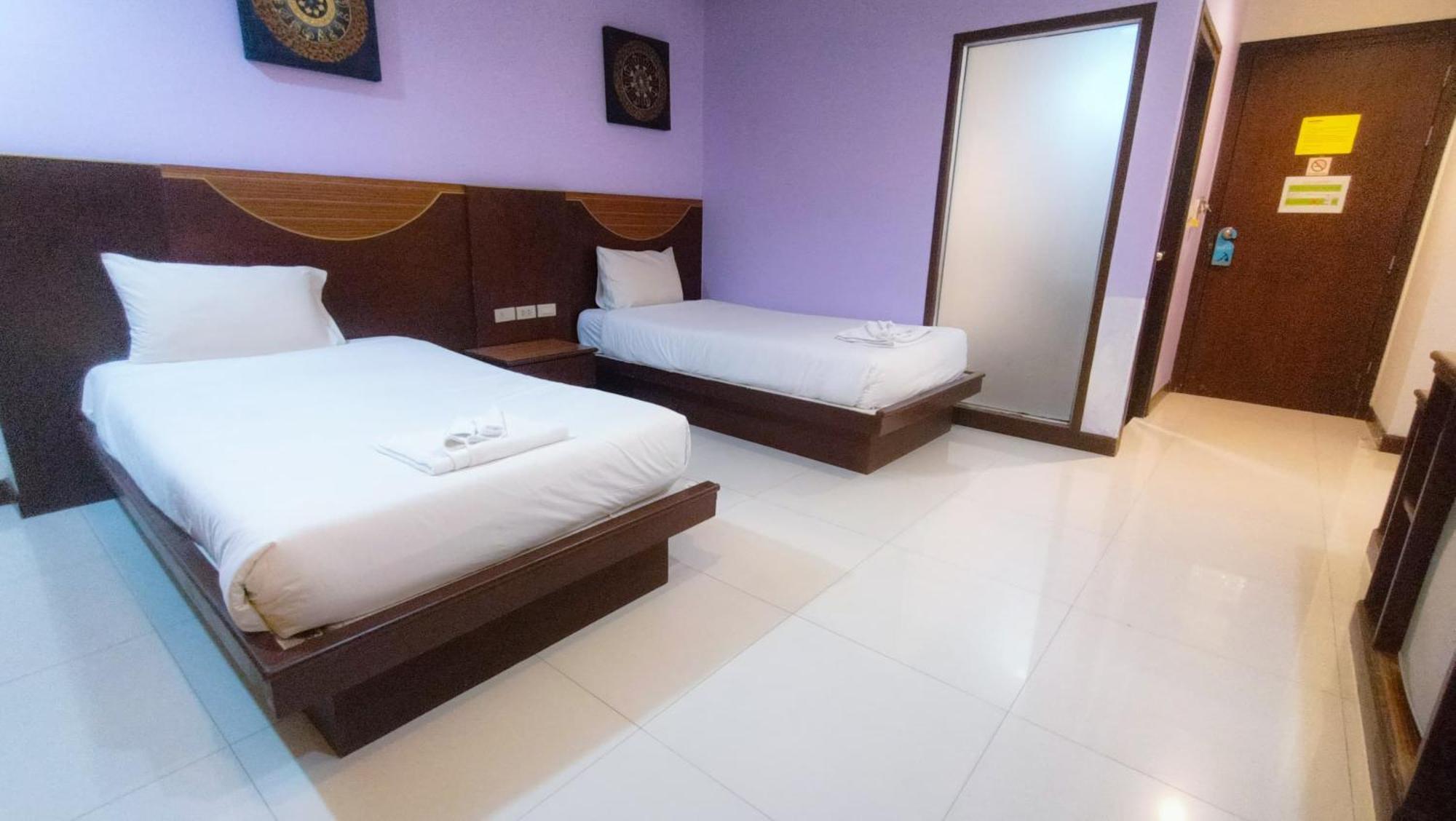 Issara Patong Beach Eksteriør billede