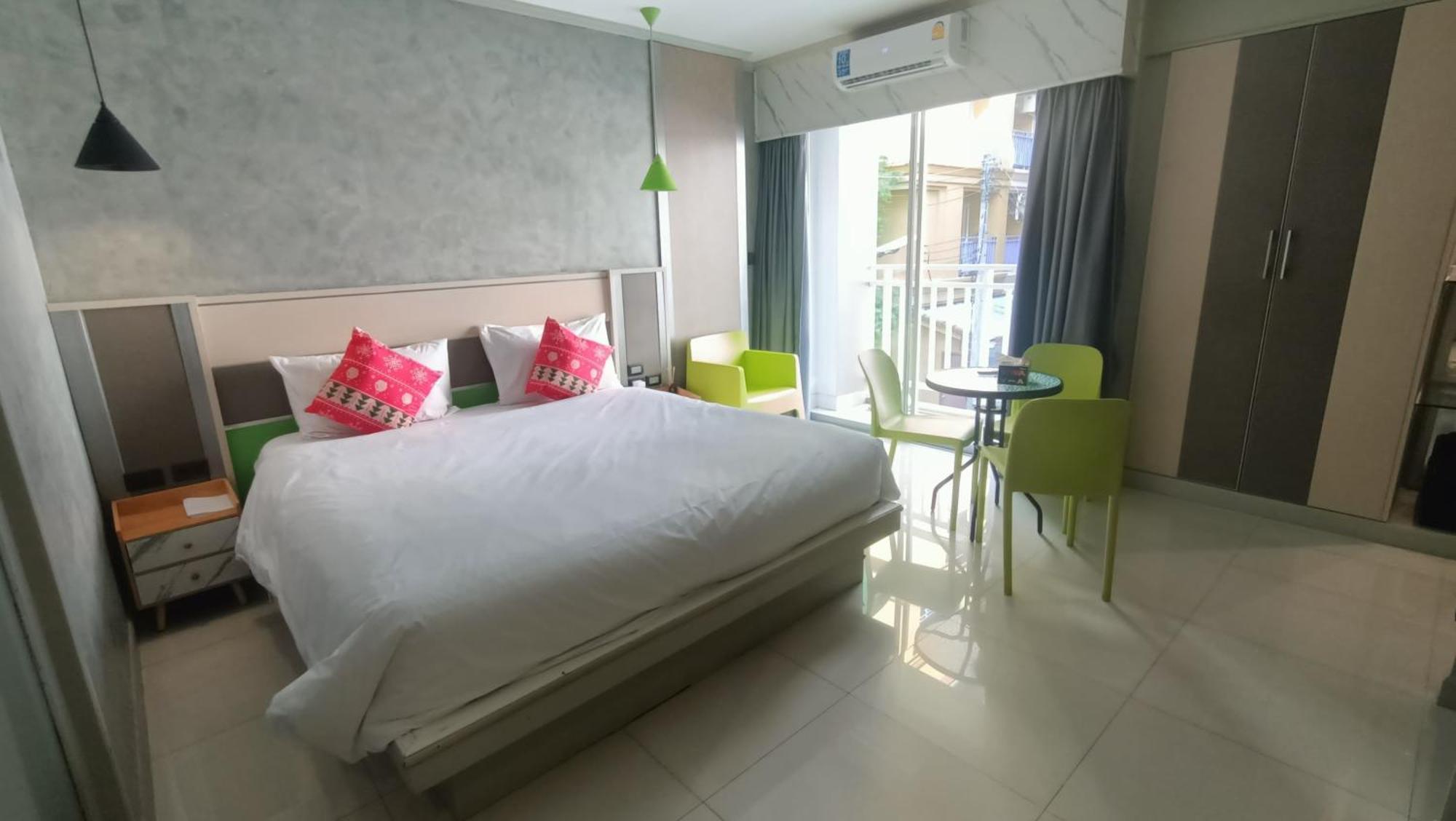 Issara Patong Beach Eksteriør billede