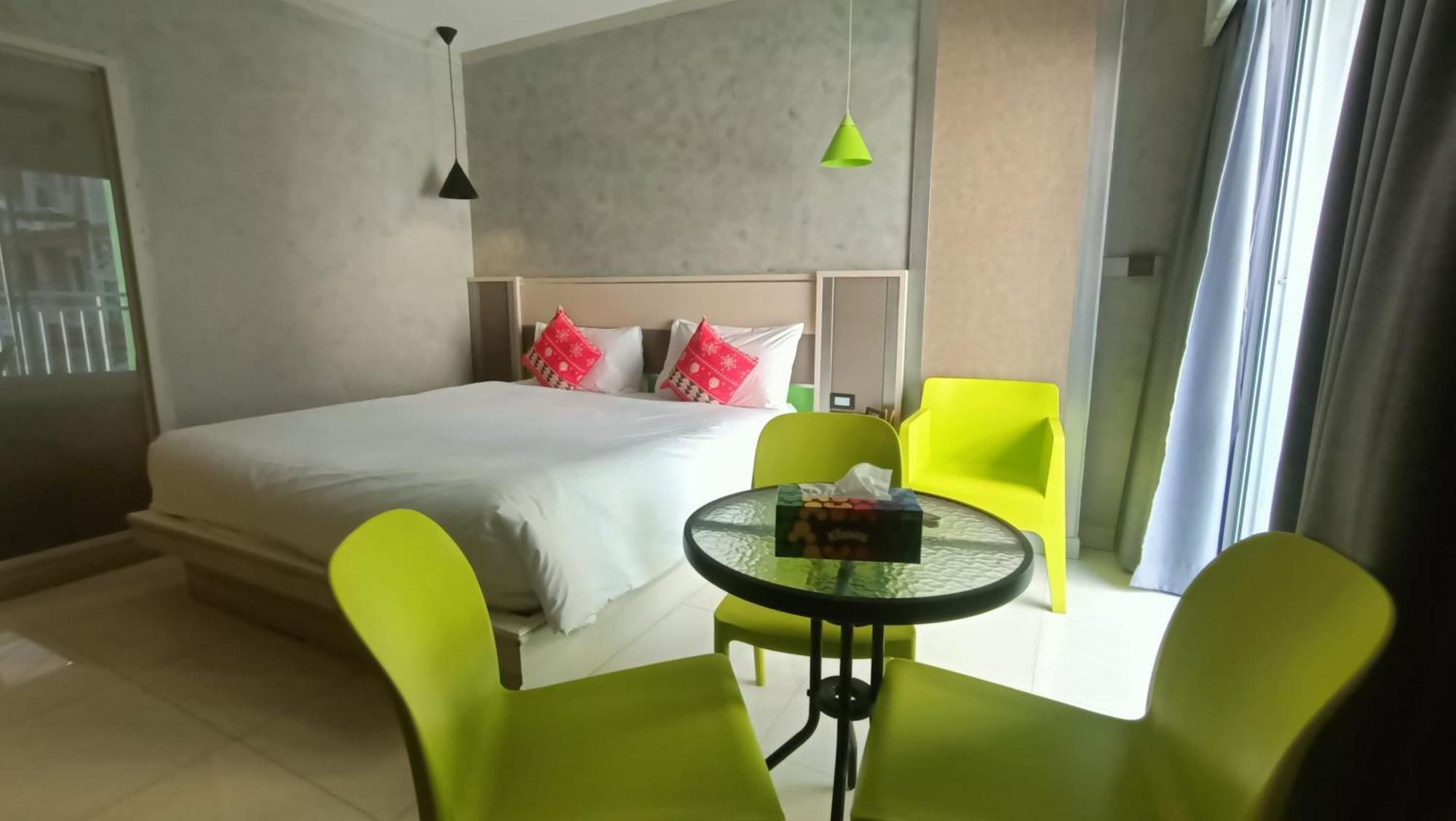 Issara Patong Beach Eksteriør billede