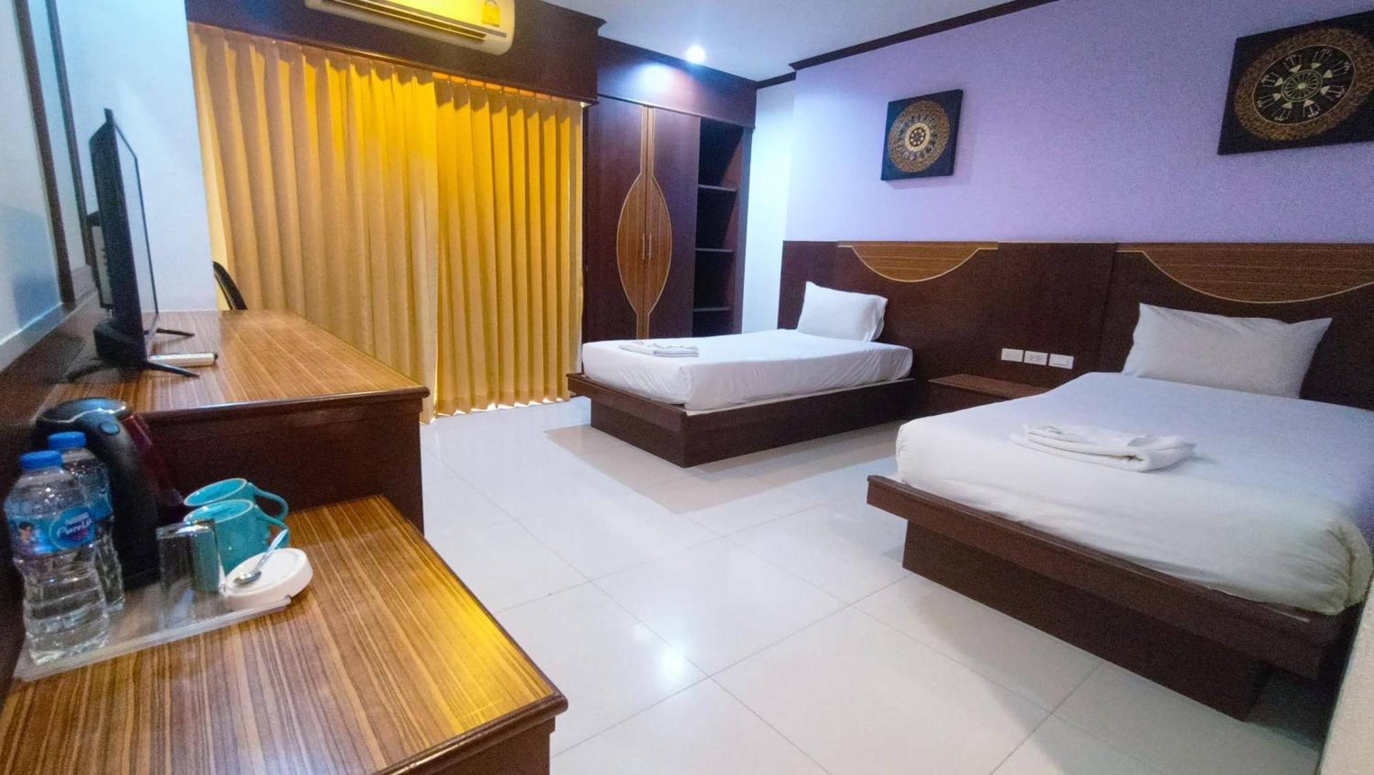 Issara Patong Beach Eksteriør billede
