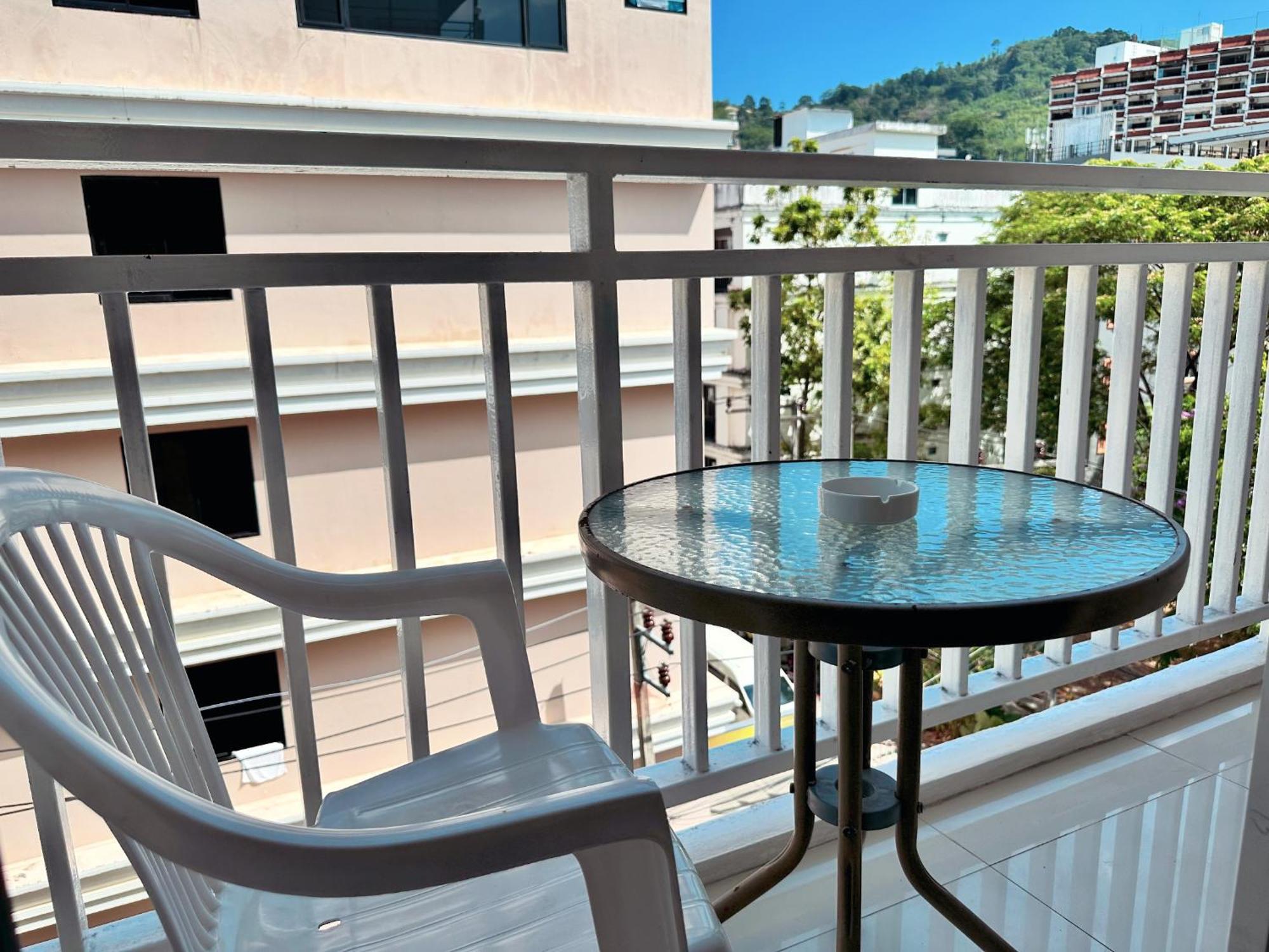 Issara Patong Beach Eksteriør billede