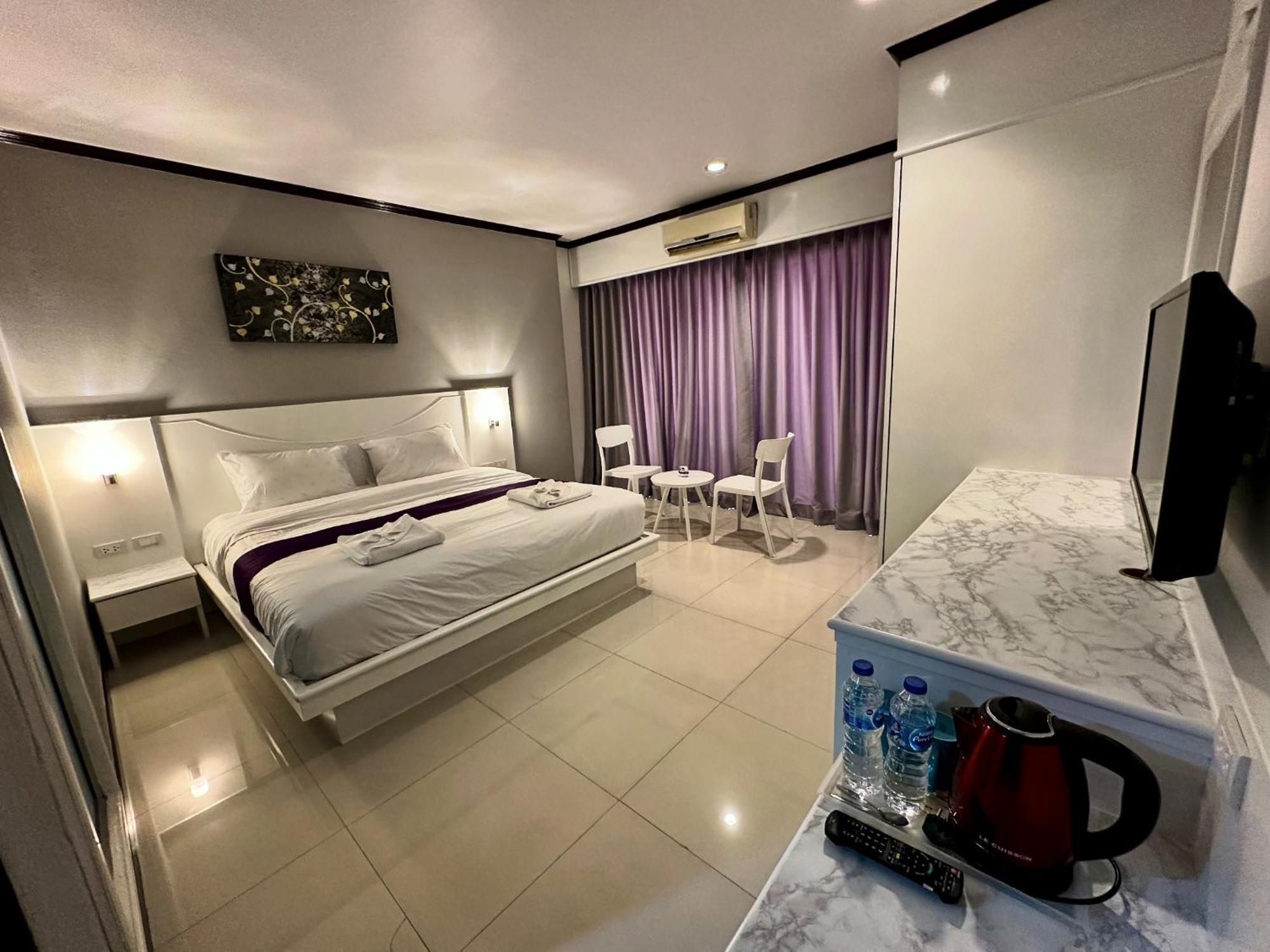Issara Patong Beach Eksteriør billede
