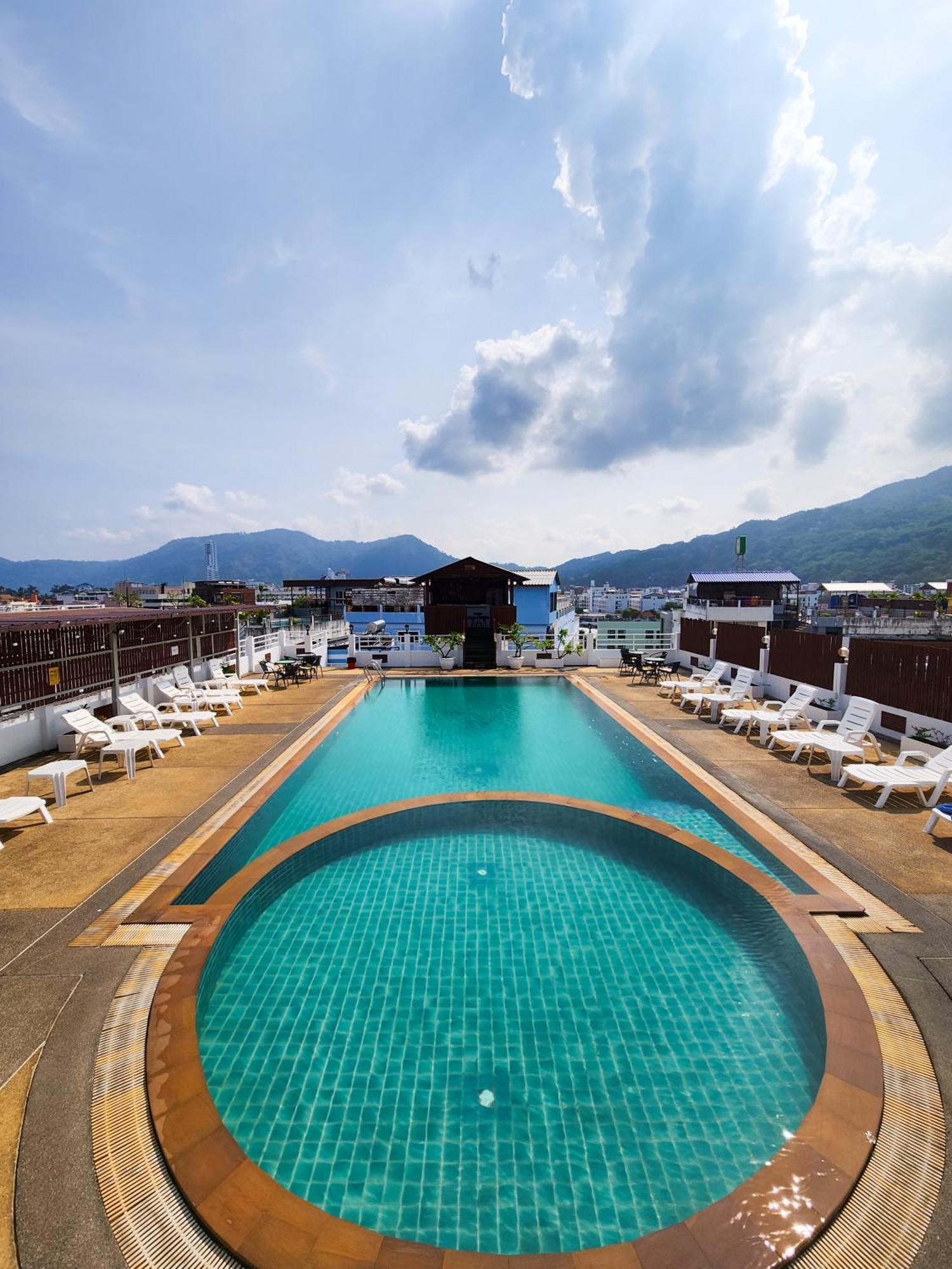 Issara Patong Beach Eksteriør billede